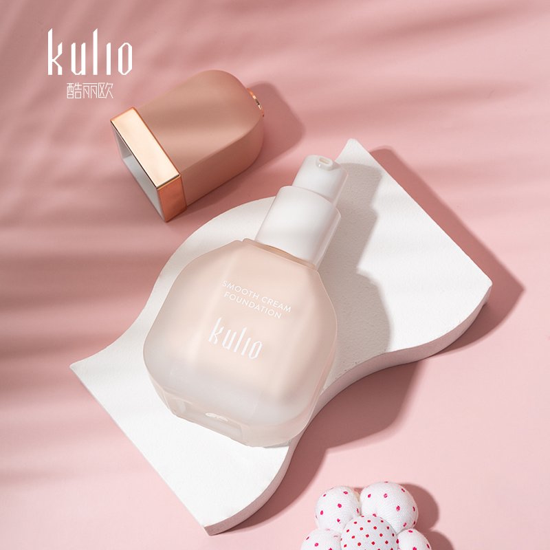 Kulio Smooth Cream Foundation bottle with cap off